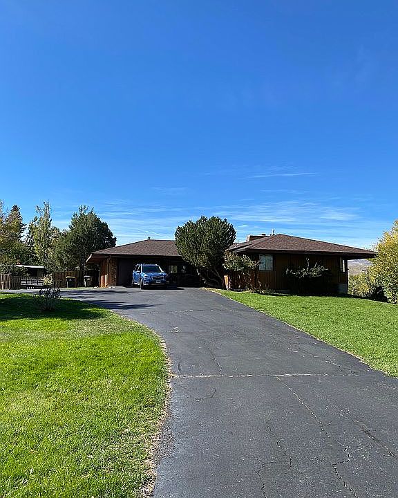 1st image of 1335 Hillcrest Dr