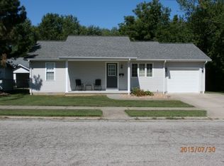 615 SW 1st St, Washington, IN 47501