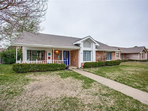 2nd image of 1513 Oxford Pl
