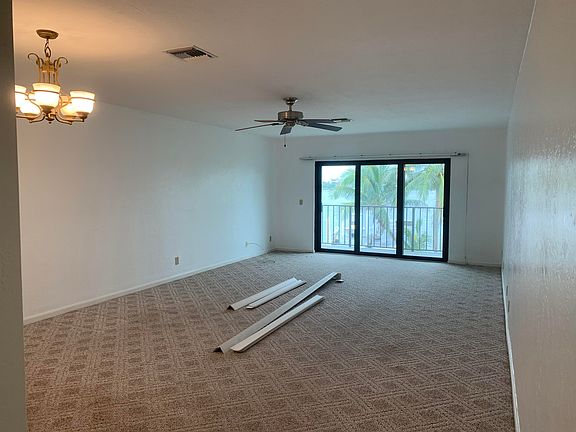 3rd image of 222 Lakeview Ave #3