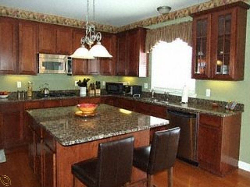 Gourmet kitchen