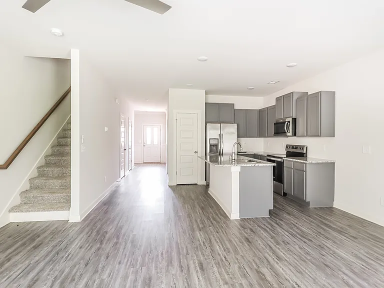 671 The Heights Ln — Photo 2