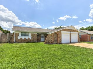 912 Meadowgreen Dr, Midwest City, OK 73110