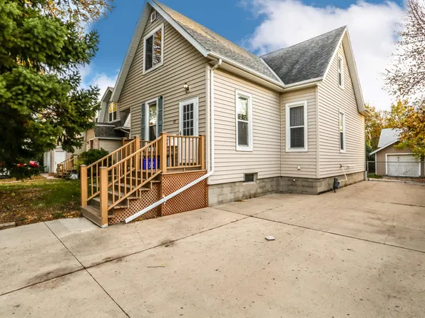 17 9th Ave SW, Aberdeen, SD 57401