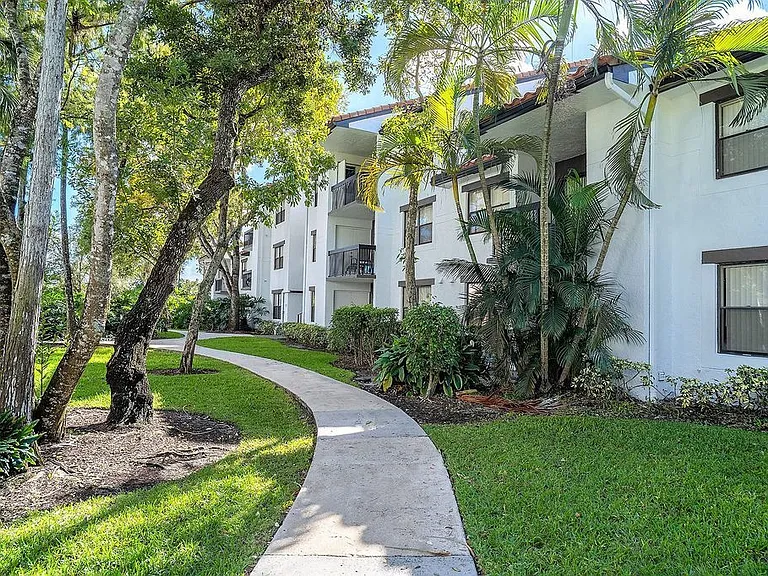 Sherwood on the Park Florida Apartments