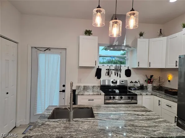 23041 Roundtree Ave, Alva, FL 33920