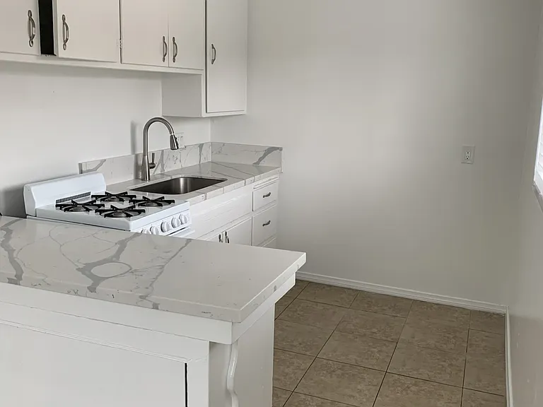 312 N Rose St #6F — Photo 2