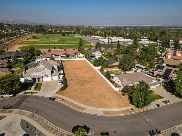 312 Silvertree Ln #8, Redlands, CA 92374