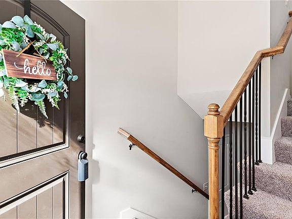 4th image of 214 NE Greystone Way