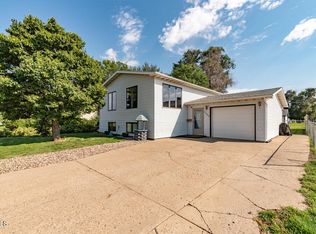 1205 1st St SW, Mandan, ND 58554