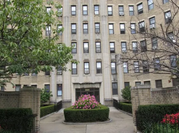 2425 Kings Hwy image 1 of 12