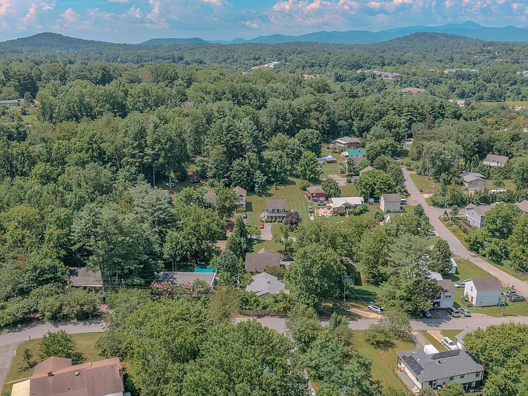 7 W Raleigh Rd #A — Photo 35
