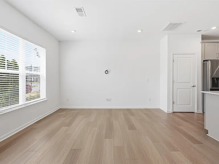 16401 Leading St — Photo 13