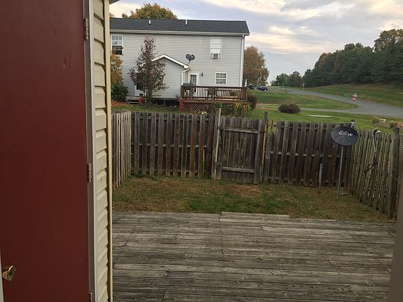 4th image of 104 Waterford Ln