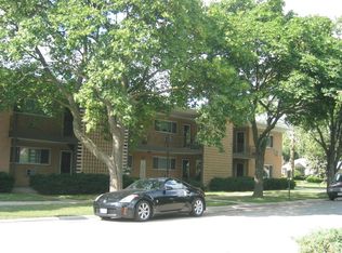 590 Yale Ct, Des Plaines, IL