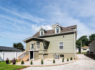 956 Erskine Ave, Saint Louis, MO 63125