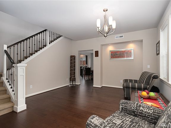 5th image of 1521 247th Ave NE
