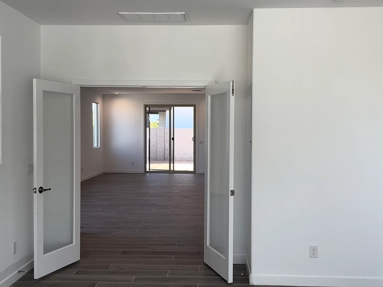 3 bed, 1876 sqft, $2,300 — Photo 1