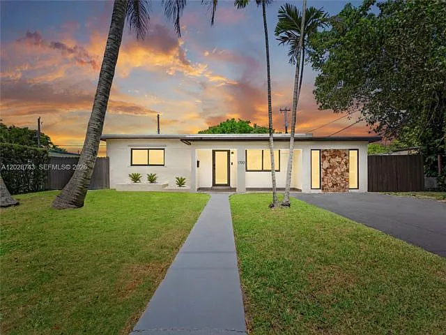 1700 SW 64th Ave — Photo 13
