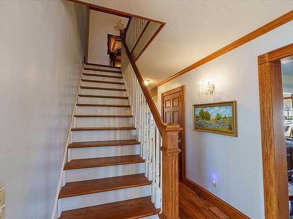 5th image of 1016 Holly Ave