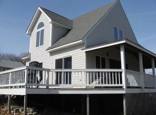 16 Brown Ter, Portsmouth, RI 02871