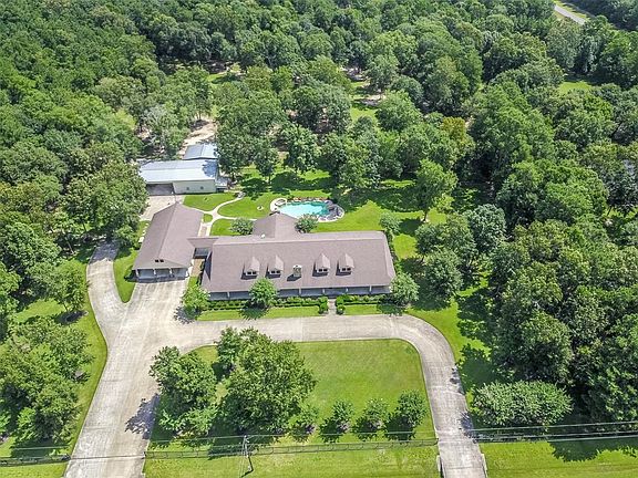 2nd image of 251 Lago Trace Dr