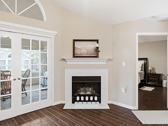 4th image of 2305 Jennifer Ln