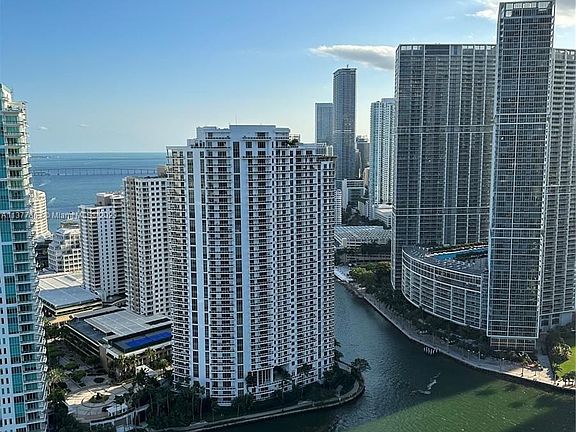 2nd image of 325 Biscayne Blvd #4119