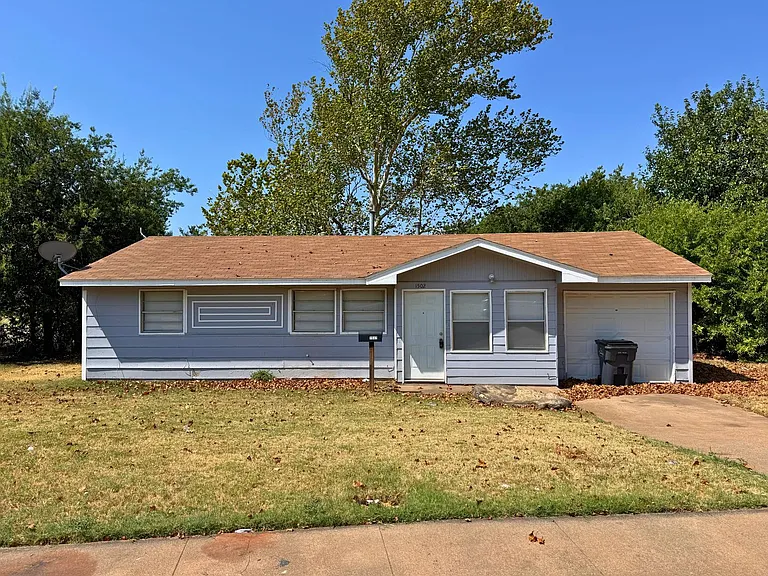 1502 Parkdale Dr — Photo 1