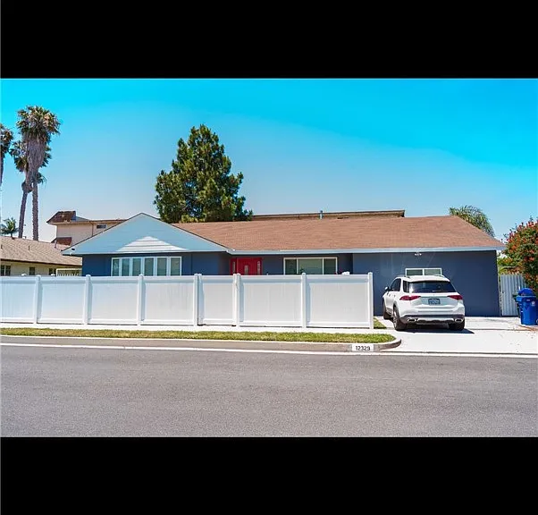 12329 Oxford — Photo 1
