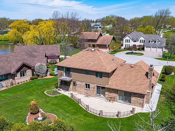 3rd image of 22W561 Glen Ct