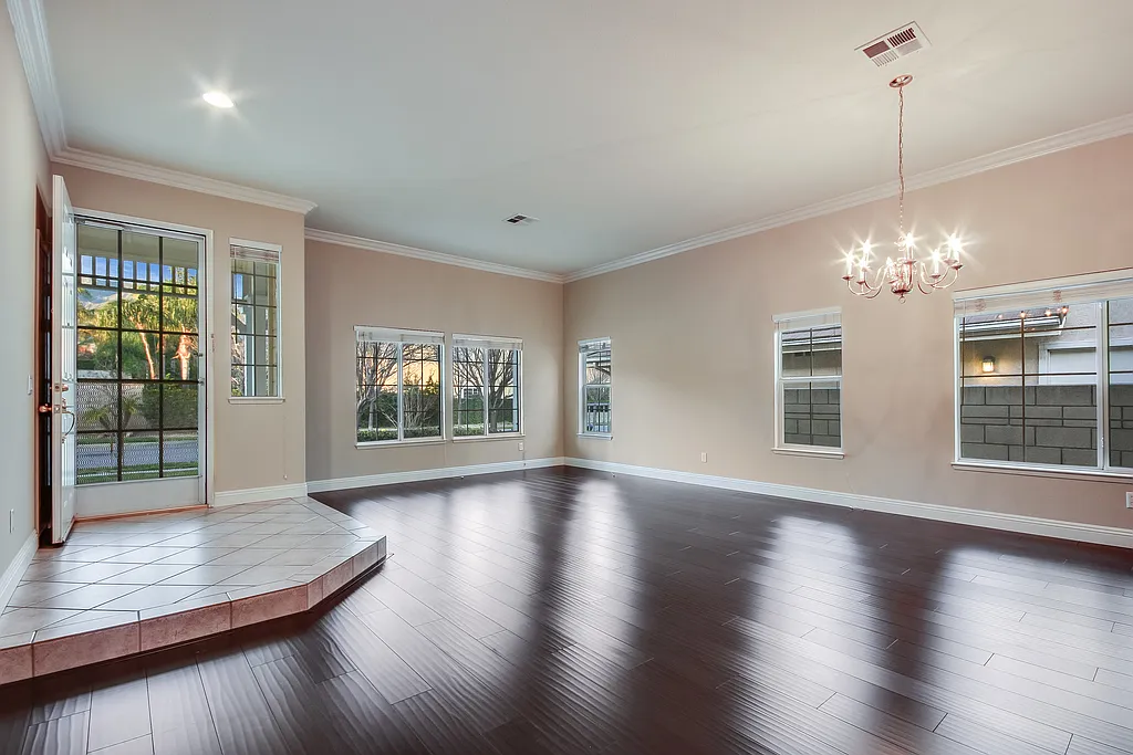 3 bed, 2057 sqft, $3,980 — Photo 3