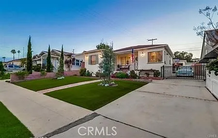 3 bed, 1304 sqft, $4,250 — Photo 2