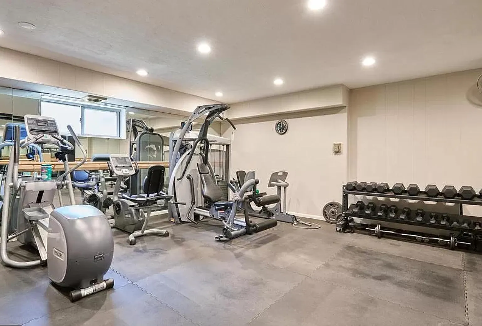 1 bed, 870 sqft, $2,100 — Photo 3