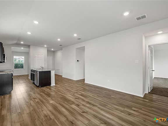 5th image of 1049 Velvet Ct