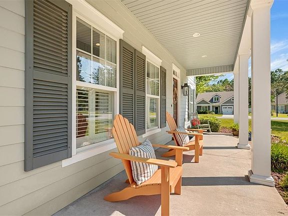 2nd image of 14 Clearwater Cir