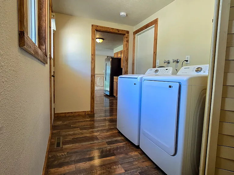 2120 N Wilson Ave — Photo 24