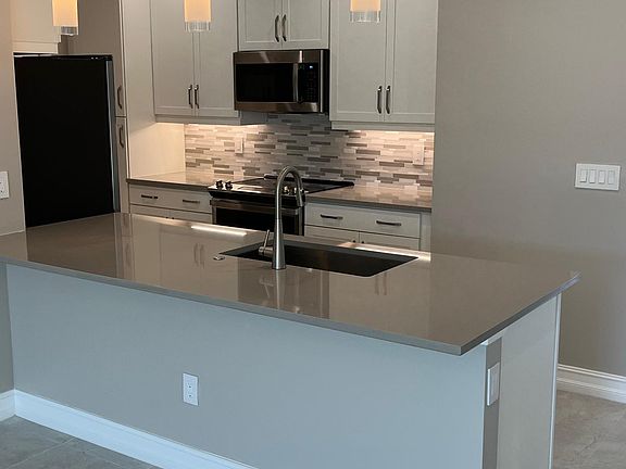 Oversized countertop for bar stools