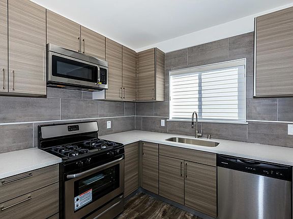 3rd image of 1625 Crenshaw Blvd #4248720