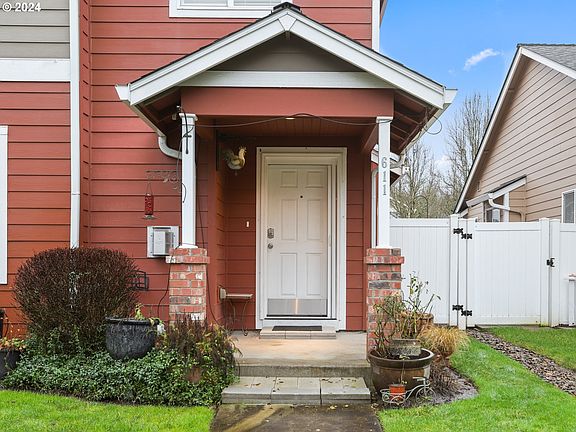5th image of 611 SE 14th Ave