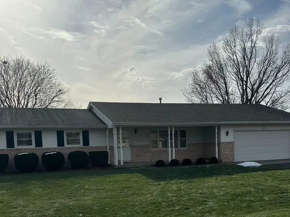 803 E Washington St, Le Roy, IL 61752