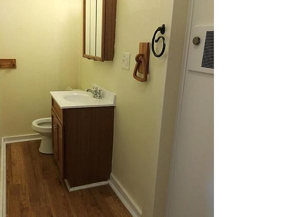 3rd image of 324 S 4th St APT 2