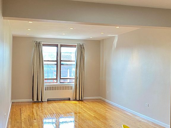 4th image of 147-37 Roosevelt Ave #3G