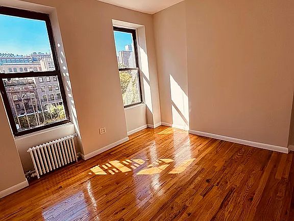 3rd image of 327 W 21st St #W4