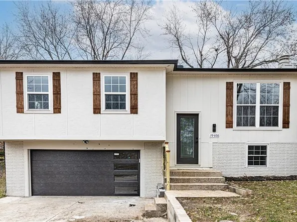 19500 E Salisbury Rd, Independence, MO 64056