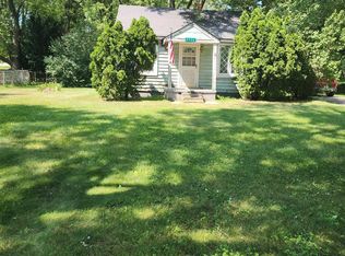 5736 Graves St, Waterford, MI 48327