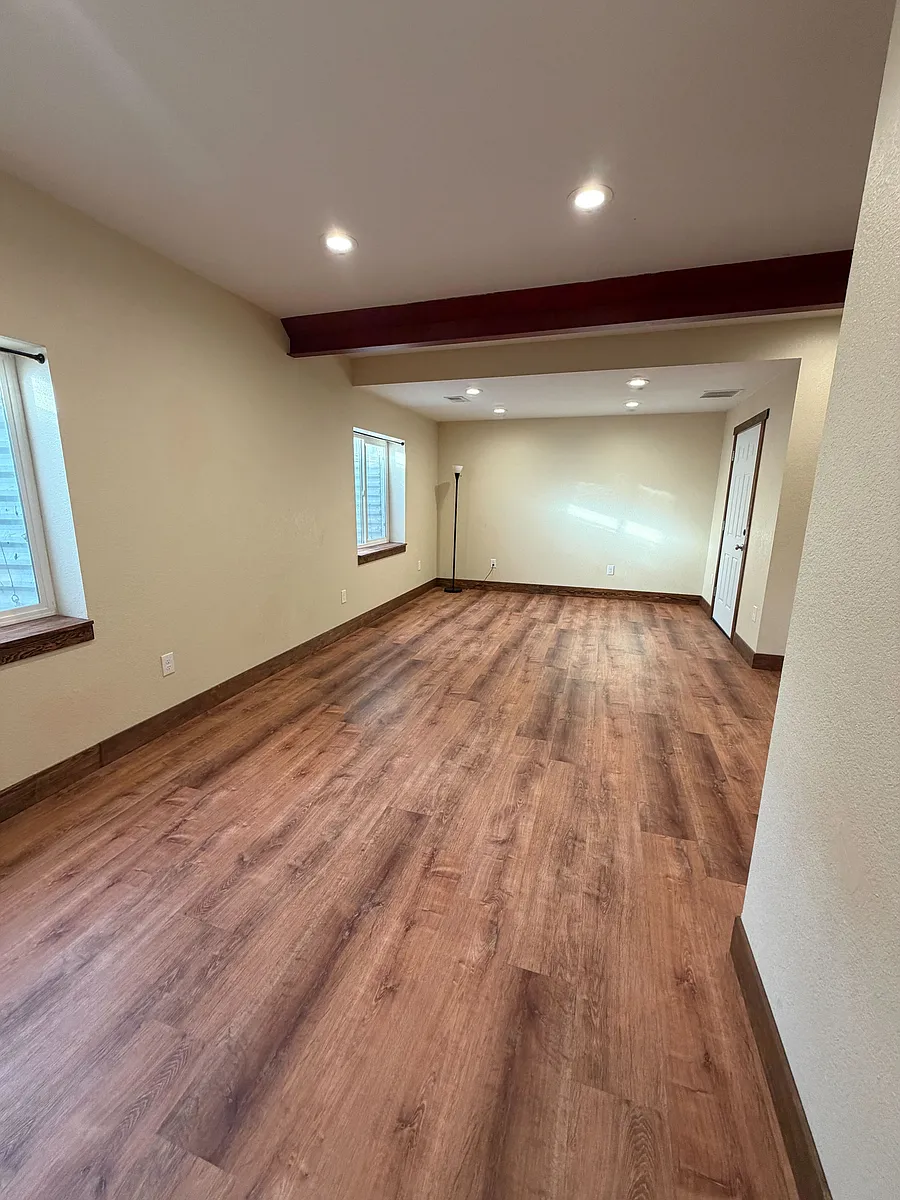 Building Photo - 621 Scotch Pine Dr