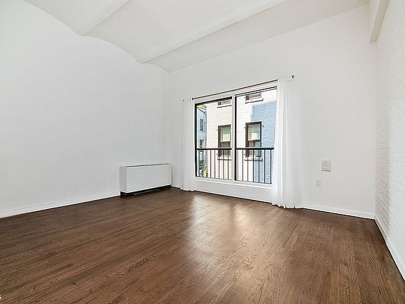 2nd image of 9 Barrow St APT 4N
