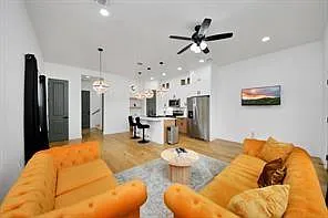 3 bed, 2.5 bath, 1655 sqft, $2,200 — Photo 3