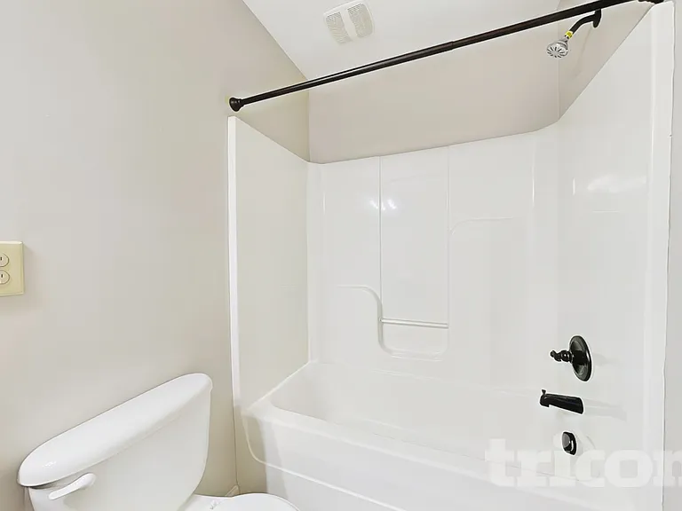 8015 Battle St — Photo 13
